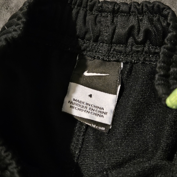 Nike Boys Sweatpants - Black w/green side stripe- Size 4 - Picture 3 of 5